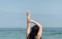 苍井空在厨房被吸奶头电影